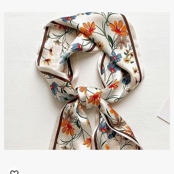 Brand new Tory Burch Ella Tote with Imleck matching scarf - Picture 5 of 9